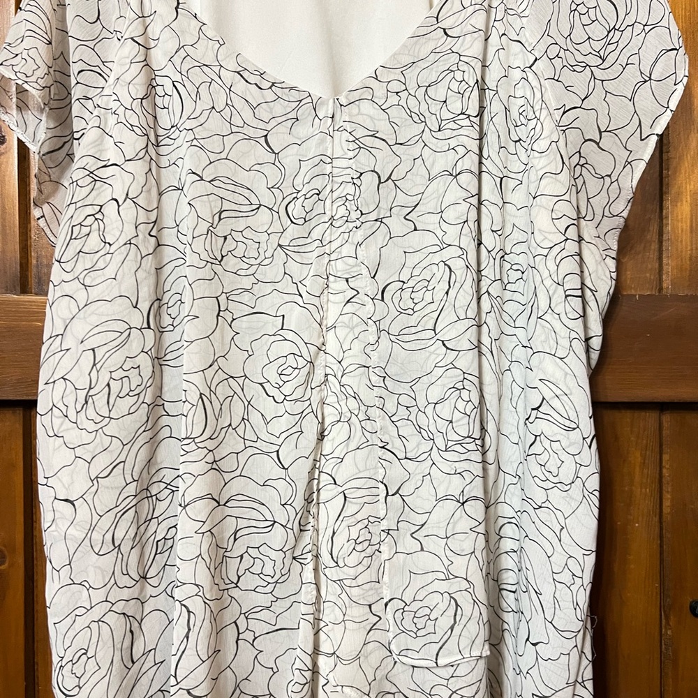 Floral Print Women's Top - Black and White